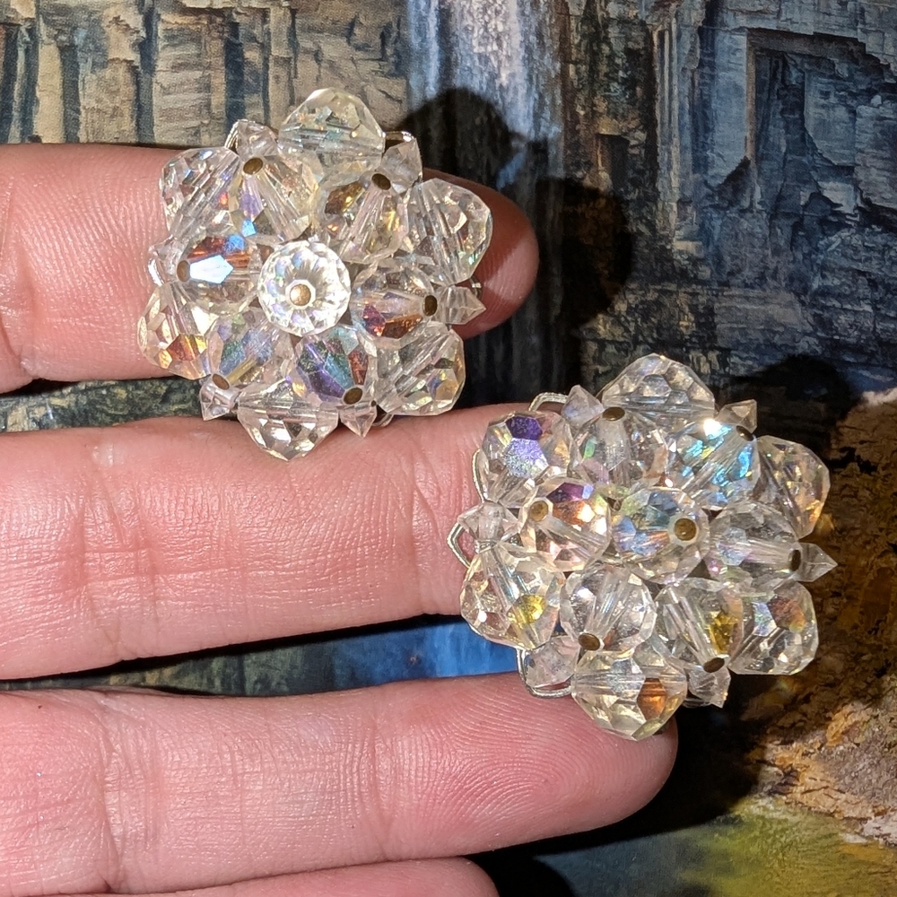 EVC AB CRYSTAL SILVER TONE CLIP ON EARRINGS